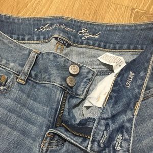 AE Medium Wash Artist Jeans Size 4 Short